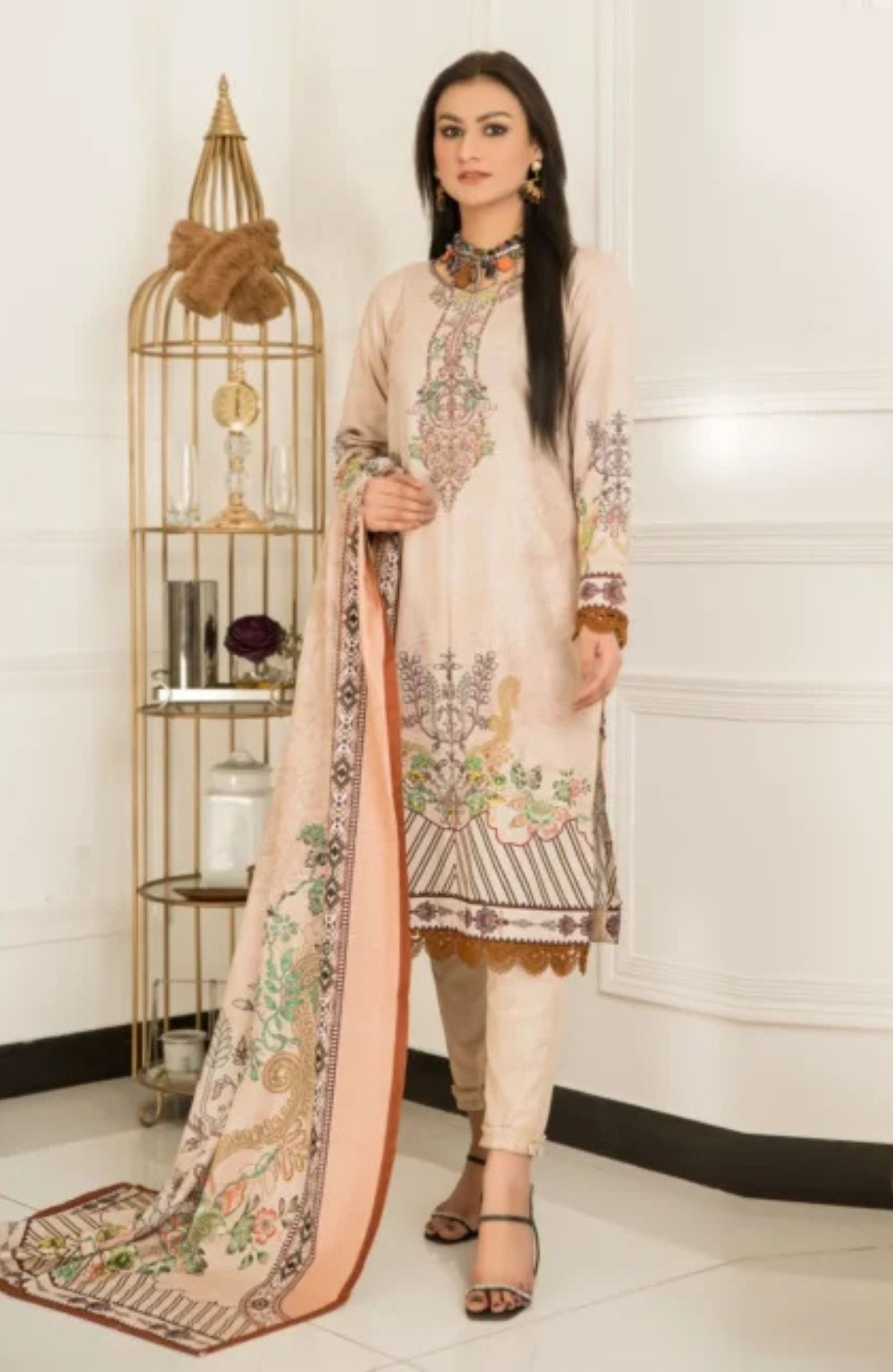 Khaddar - Unstitched 3pcs - D17 Khaddar - Unstitched 3pcs - D17