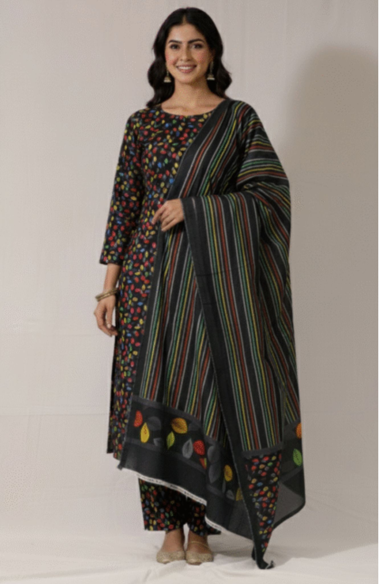 Silk Karandi - Unstitched 3pcs - D321 Silk Karandi - Unstitched 3pcs - D321